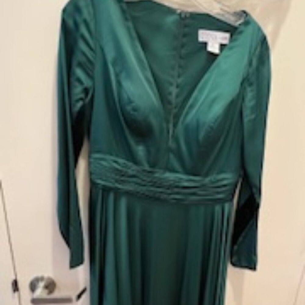 **PRICE DROP** Ieena for Mac Duggal Emerald Satin Long Sleeve Gown – Size 8